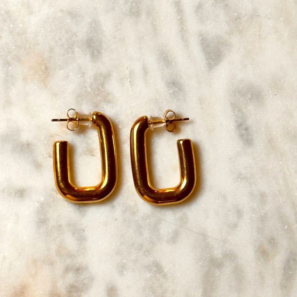 Chic Gold Plated Hoop Earrings - Picture 3 of 5